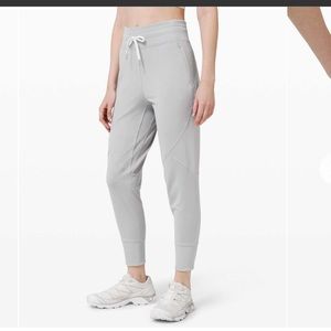Lululemon Metro Miles Joggers Size 6 Lt Grey NWT